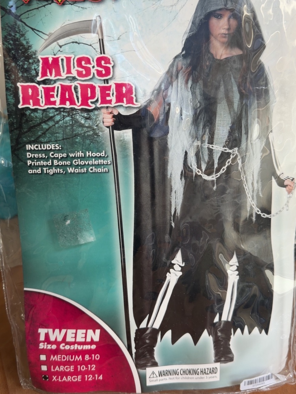 btween Black Hooded Miss Reaper Costume with Bone Glovelettes